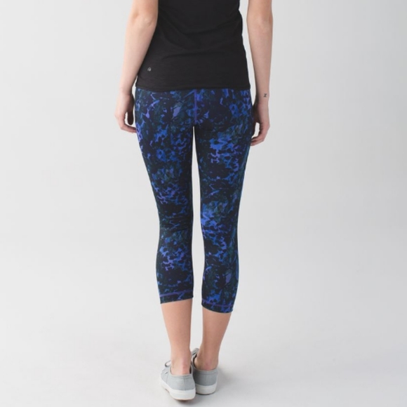 Lululemon wunder under crop II floral iris - Picture 4 of 4